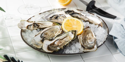 Сервируйте на&nbsp;охлаждённом блюде или колотом льду