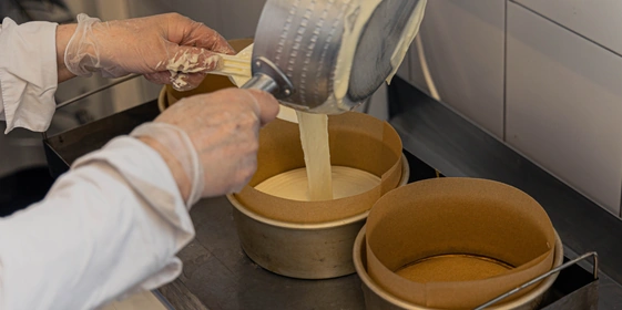 Готовую массу разливают по&nbsp;алюминиевым формам