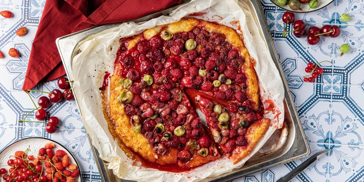 Пироги с&nbsp;дачными ягодами: клубникой, вишней, смородиной и&nbsp;другими