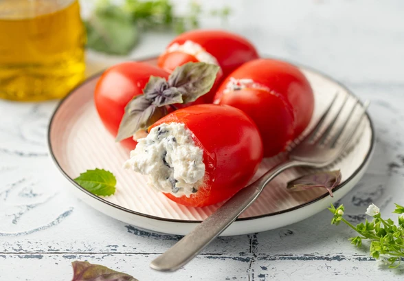 Рецепт «Помидоры, фаршированные сыром и&nbsp;чесноком»