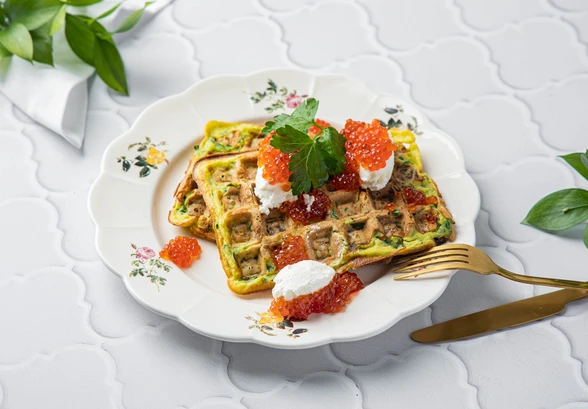 Рецепт «Вафли из&nbsp;цукини с&nbsp;икрой»