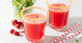 Аквафреска с&nbsp;арбузом и&nbsp;малиной