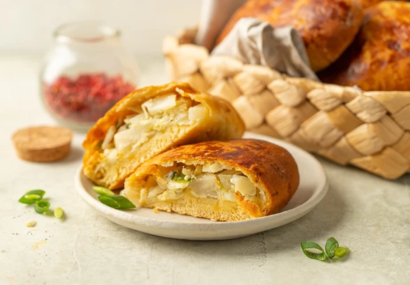 Рецепт «Пирожки из&nbsp;дрожжевого теста с&nbsp;капустой»