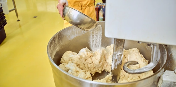 Пышная, сырная и&nbsp;с&nbsp;леопардовым бортом: как производят замороженную неаполитанскую пиццу