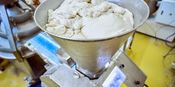 Пышная, сырная и&nbsp;с&nbsp;леопардовым бортом: как производят замороженную неаполитанскую пиццу