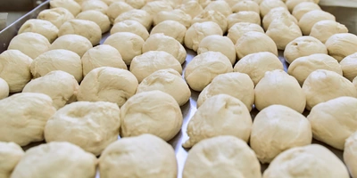 Пышная, сырная и&nbsp;с&nbsp;леопардовым бортом: как производят замороженную неаполитанскую пиццу