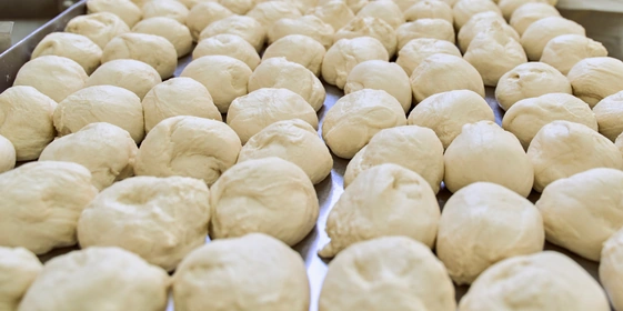 Пышная, сырная и&nbsp;с&nbsp;леопардовым бортом: как производят замороженную неаполитанскую пиццу