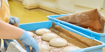 Пышная, сырная и&nbsp;с&nbsp;леопардовым бортом: как производят замороженную неаполитанскую пиццу