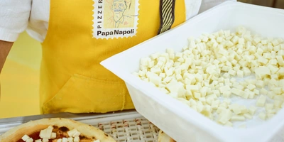 Пышная, сырная и&nbsp;с&nbsp;леопардовым бортом: как производят замороженную неаполитанскую пиццу