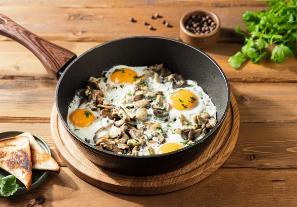 Рецепт «Яичница-глазунья с&nbsp;вешенками»
