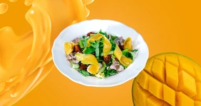 Тёплый салат с&nbsp;манго и&nbsp;куриной печенью