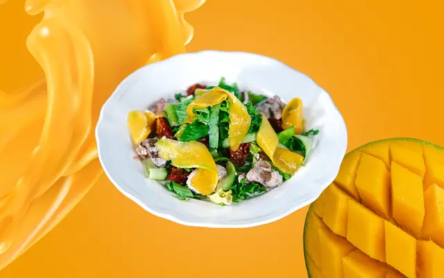 Тёплый салат с&nbsp;манго и&nbsp;куриной печенью