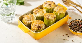 Кабачки в&nbsp;духовке с&nbsp;фаршем и&nbsp;сыром