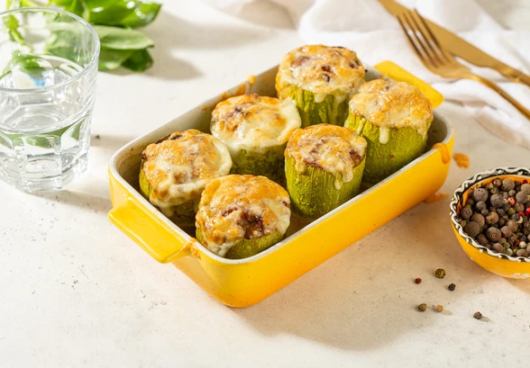 Рецепт «Кабачки в&nbsp;духовке с&nbsp;фаршем и&nbsp;сыром»