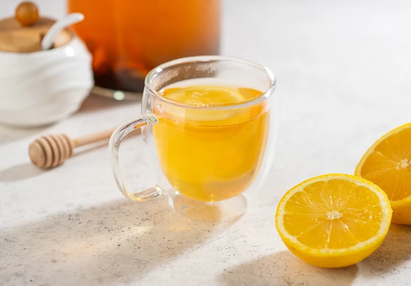 Рецепт «Чай с&nbsp;лимоном, имбирём и&nbsp;мёдом»