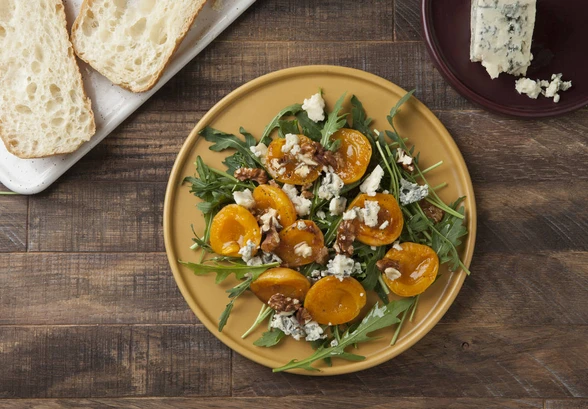 Рецепт «Салат с&nbsp;руколой и&nbsp;карамелизированными абрикосами»