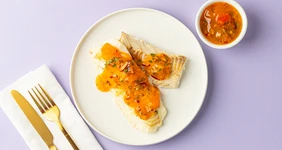 Треска с&nbsp;имбирём и&nbsp;сальсой из&nbsp;хурмы