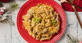 Рецепты мясных салатов: сытные, праздничные и&nbsp;повседневные