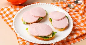 Бутерброд с&nbsp;колбасой и&nbsp;сыром, как в&nbsp;детстве