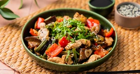 Соте из&nbsp;курицы с&nbsp;овощами