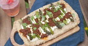 Пирог с&nbsp;рикоттой и&nbsp;спаржей