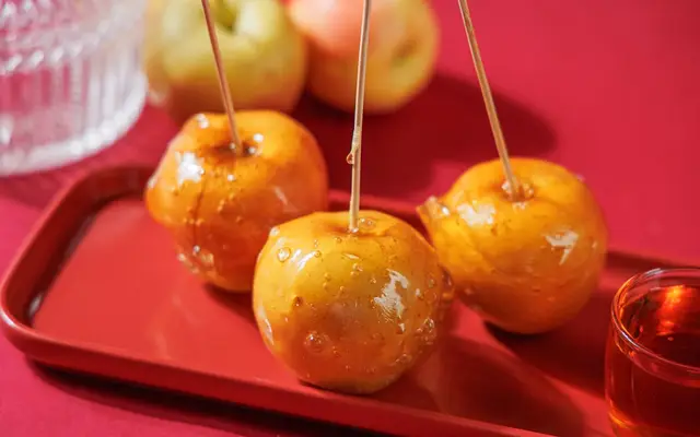 Яблоки в&nbsp;карамели