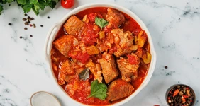 Гуляш из&nbsp;свинины с&nbsp;подливой