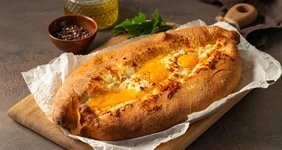 Хачапури по-аджарски с&nbsp;яйцом