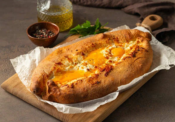 Рецепт «Хачапури по-аджарски с&nbsp;яйцом»