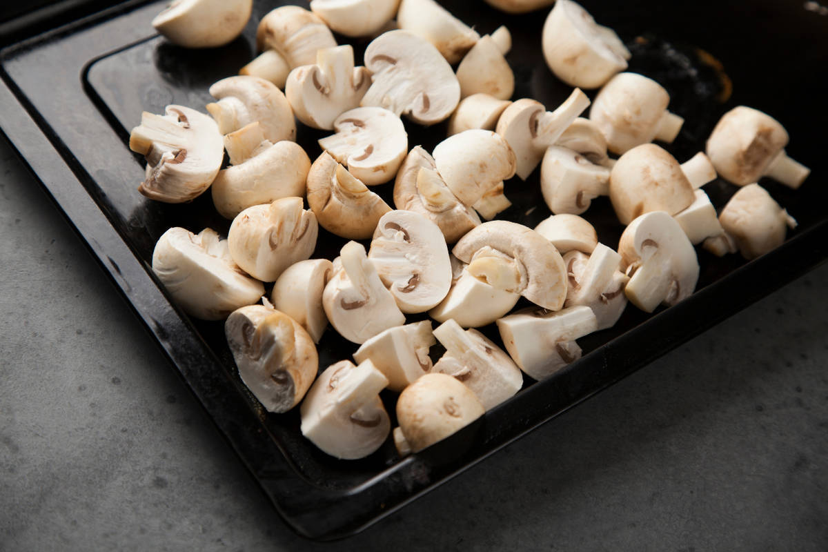 Запечённый сыр Бри с&nbsp;грибами шампиньонами